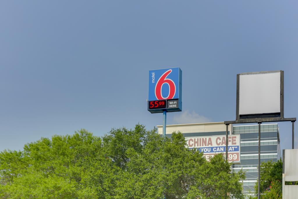 Motel 6 Houston, Tx - West Exterior photo