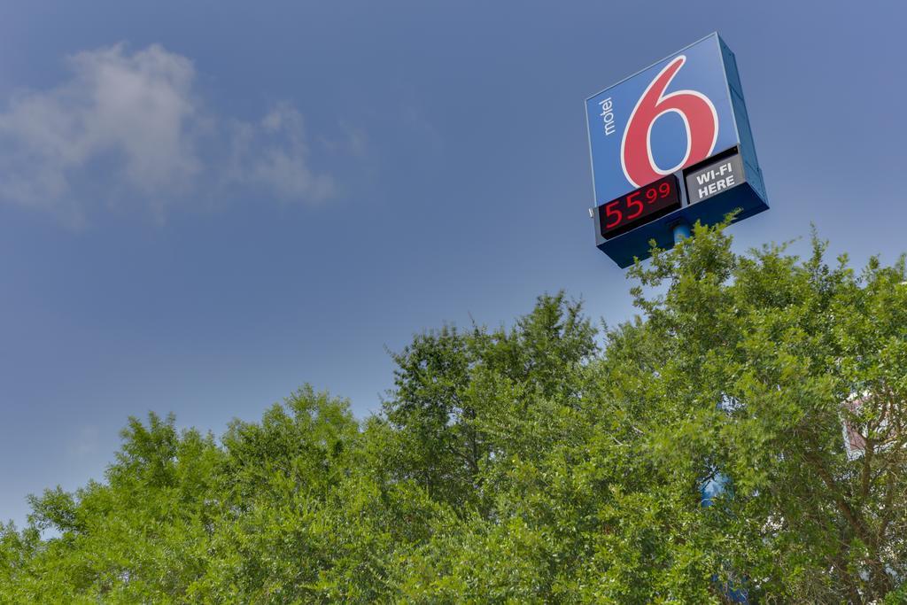 Motel 6 Houston, Tx - West Exterior photo